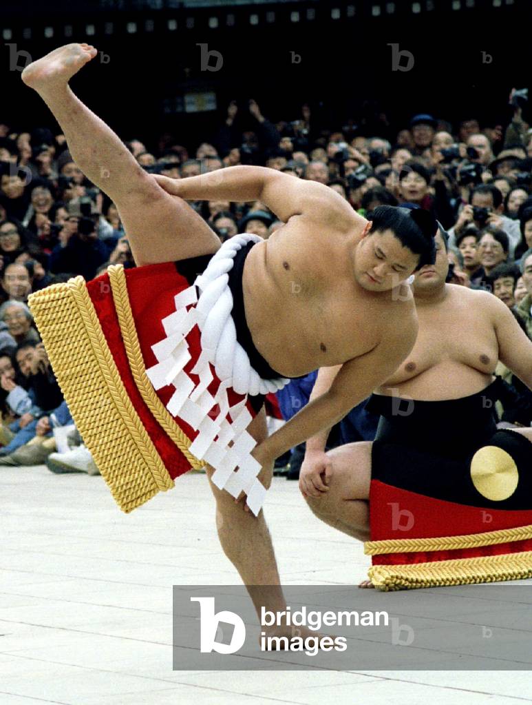 recently promoted yokozuna (grand champion), 22 year old sumo wrestler takanohana (l) performs "hono.., 1994 12 22 (photo)