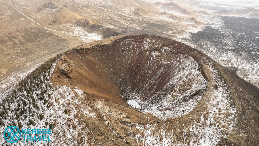 khorgo volcano mountain